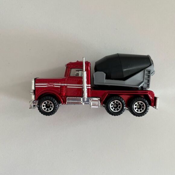 Vintage Matchbox 1981 Peterbilt Cement Truck Metallic Red Vintage Diecast 1:2 - Picture 6 of 9